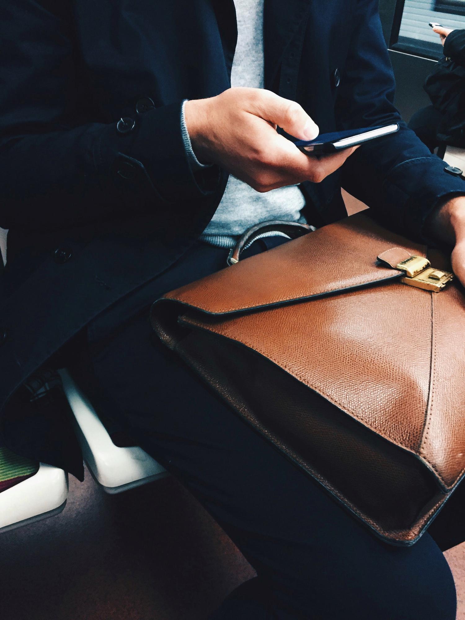 Luxuriöses Büro mit Finanzunterlagen